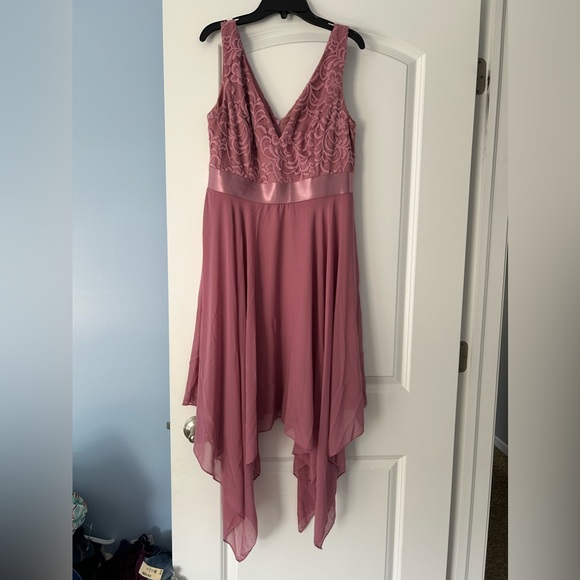Women’s formal dress, worn once! - Picture 2 of 3